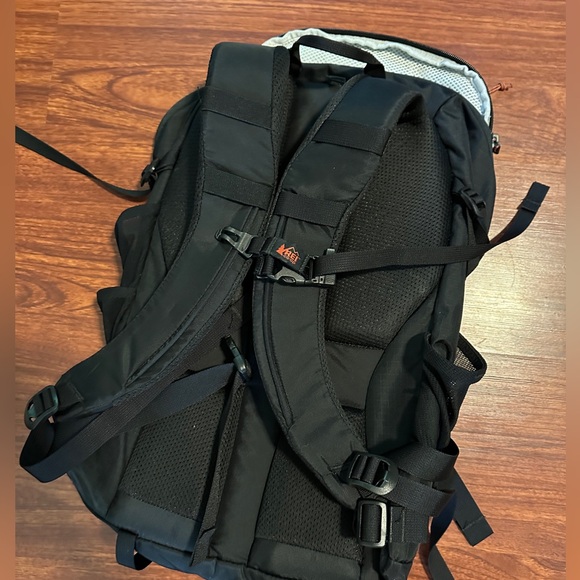 REI Trail 25 Hiking Backpack *like new* - Picture 5 of 5
